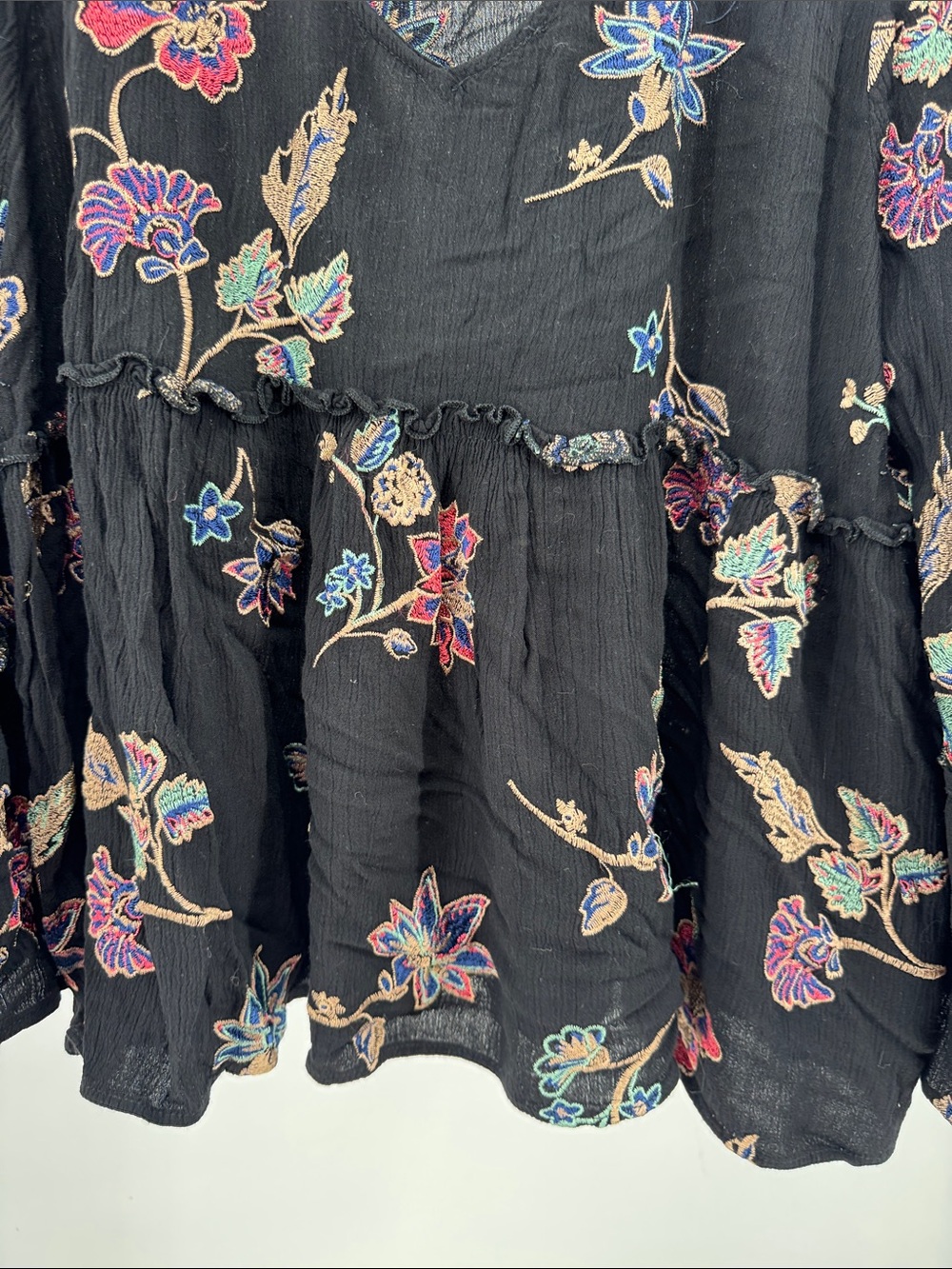 Karen Kane Black Embroidered V-Neck Peplum Top floral bell sleeve XL flowy boho - Picture 8 of 11